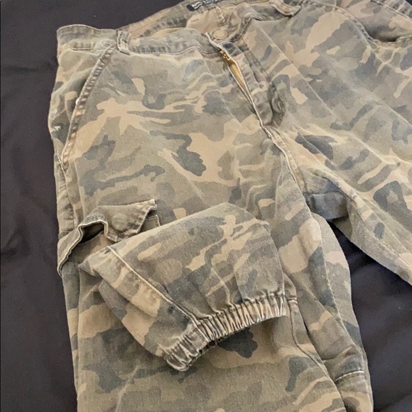 Jeans - Picture 2 of 3